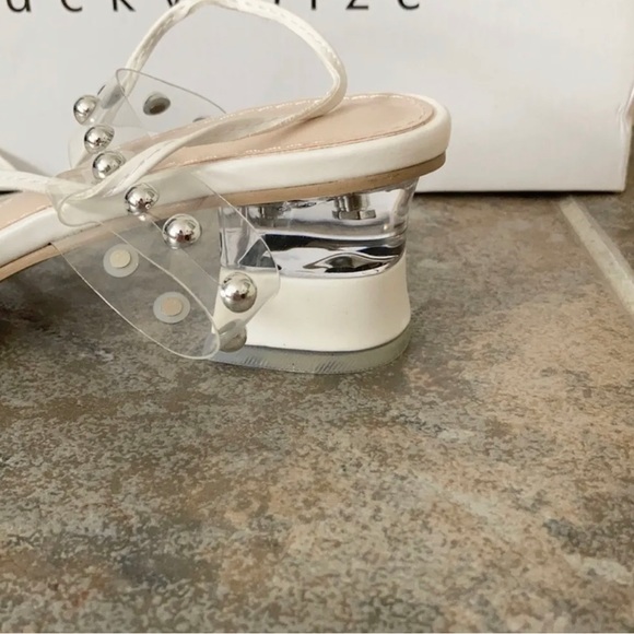 Brand new sandals - Picture 4 of 5